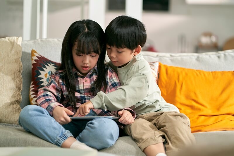 Kids using iPad
